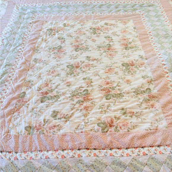 Vintage 80s 90s Hand Stitched Cottagecore Patchwork Quilt With Shams - 100”x90” - Picture 4 of 9